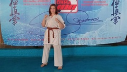 Новооскольчанка Марина Капустина завоевала «чёрный пояс» по каратэ