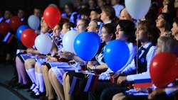 Новооскольский округ торжественно проводил во взрослую жизнь 111 выпускников 2025 года