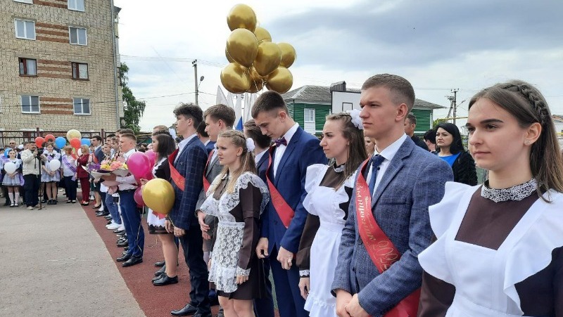 Последний звонок прозвенел для выпускников учебных заведений Новооскольского городского округа
