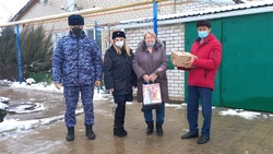 Новооскольцы навестили матерей погибших сотрудников полиции Эдуарда Слюсаренко и Юрия Дубинина