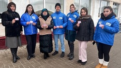 Новооскольские волонтеры раздали прохожим на улицах города более 100 кусочков «блокадного» хлеба