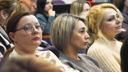 Новооскольские власти встретились с родителями учеников 5 – 9 классов  Новооскольской СОШ с УИОП