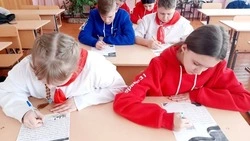 Школьники сельских территорий Новооскольского округа написали тёплые письма бойцам СВО