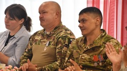 Новооскольские власти провели очередную плановую встречу с участниками СВО и членами их семей