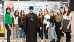 Студенты и школьники Нового Оскола встретились с митрополитом Белгородским и Старооскольским Иоанном