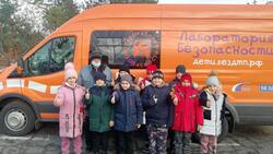 Мобильная «Лаборатория безопасности» провела занятия в двух школах Новооскольского округа