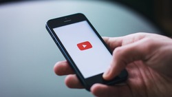 Роскомнадзор зафиксировал цензуру YouTube в отношении контента российских СМИ