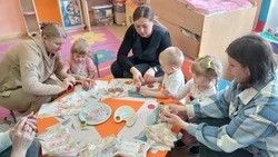 Новооскольский детский сад провёл мастер-класс по росписи пасхальных яиц