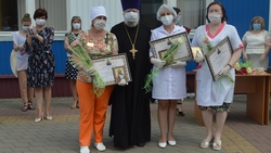 Новооскольские медработники получили поздравления с профессиональным праздником