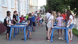 Новооскольская детвора отметила День шахмат массовым сеансом игры
