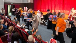 Новооскольские мальчишки и девчонки стали участниками очередной серии новогодних утренников