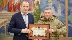 Вячеслав Гладков передал региональные награды участникам отряда «БАРС-Белгород»