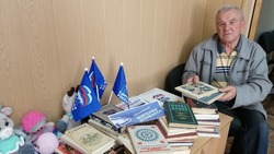 Новооскольец Василий Ананьев передал 60 книг для жителей ДНР и ЛНР