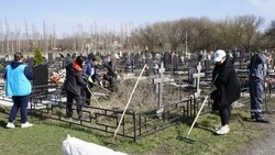 Новооскольцы организовали уборку кладбищ в ходе месячника добровольного служения