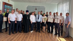 Новооскольские автоинспекторы получили поздравления с профессиональным праздником
