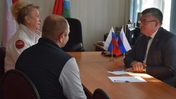 Андрей Гриднев провёл приём по личным вопросам в селе Шараповка Новооскольского городского округа
