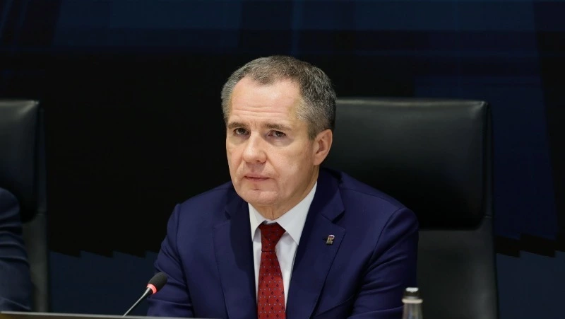 Вячеслав Гладков заслушал доклад о готовности коммунальной техники к зиме 