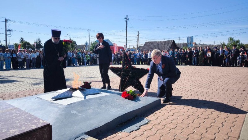 Новооскольцы отметили 80-ю годовщину Великой Победы возложением цветов к воинским мемориалам