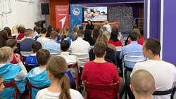 Молодёжь Новоосколья встретилась с волонтёром Ниной Шеховцовой, чтобы поговорить о добровольчестве