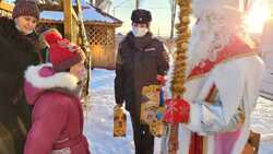Обучающиеся новооскольской школы-интерната получили подарки от полицейского Деда Мороза