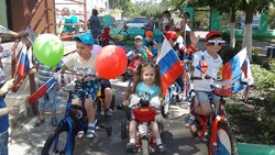 Сотрудники детского сада №3 провели велопарад для воспитанников