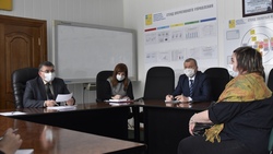 Глава администрации Новооскольского округа провёл приём граждан по личным вопросам