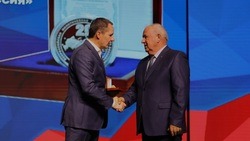 Вячеслав Гладков наградил 30 партийцев регионального отделения «Единой России»